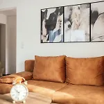 Viktorias In Apartment