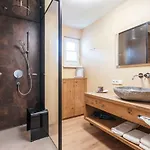 Viktorias In Apartment