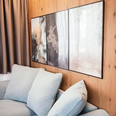 Viktorias Aparthotel 4*